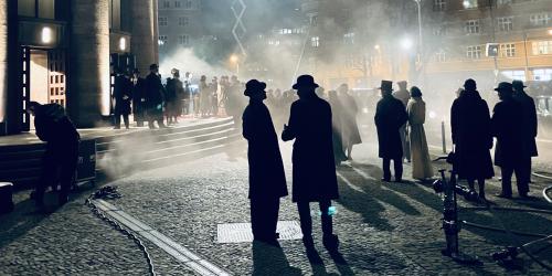 Dreharbeiten zu „Babylon Berlin“ vor der Volksbühne in Berlin, 13.11.2025