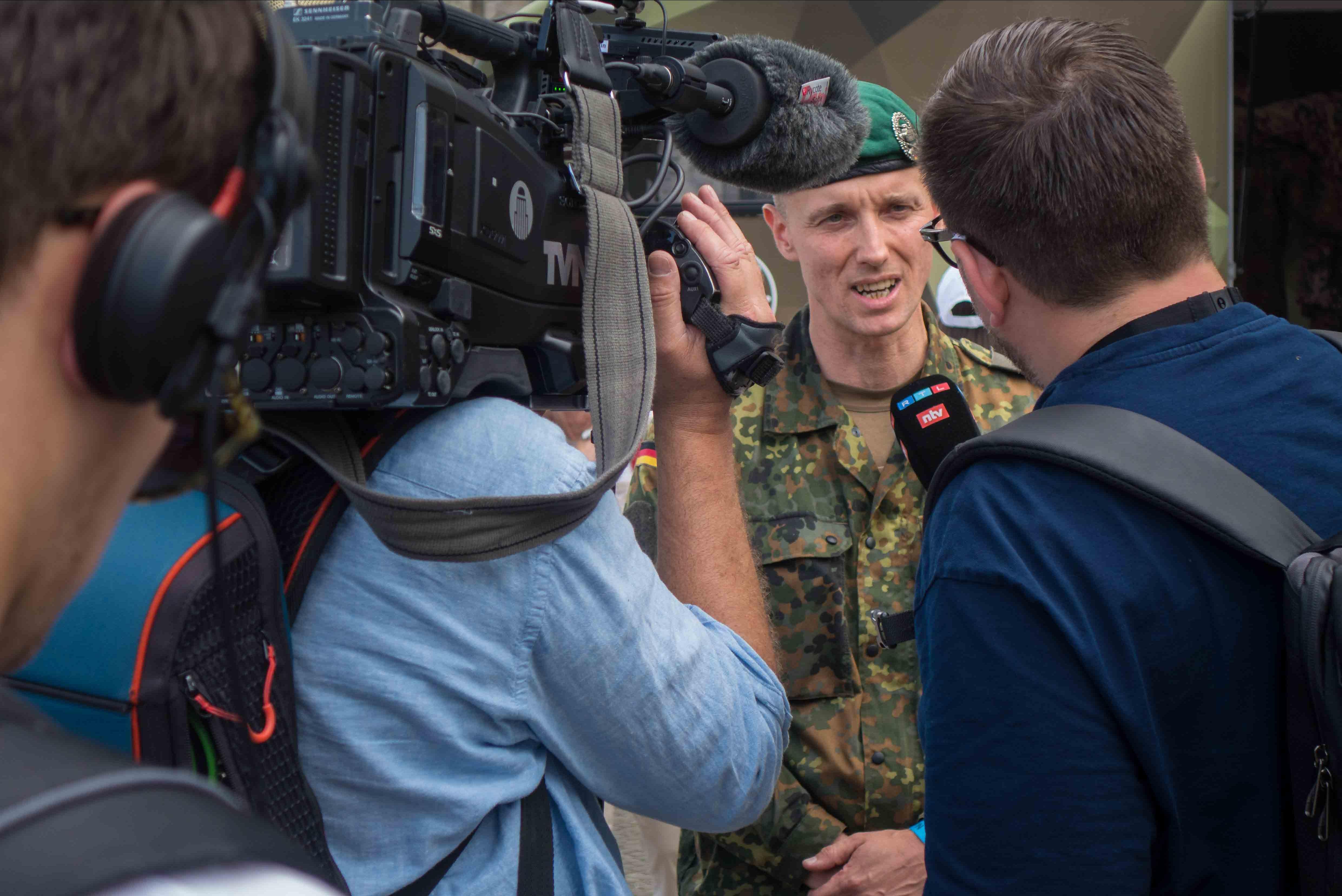 Oberstleutnant i. G. Marcel Bohnert im Interview am „Nationalen Veteranentag“ in Berlin, 15.6.2025, Fotograf: Stephan Horn